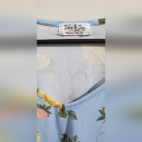 Blue floral top plus size - Picture 2 of 5